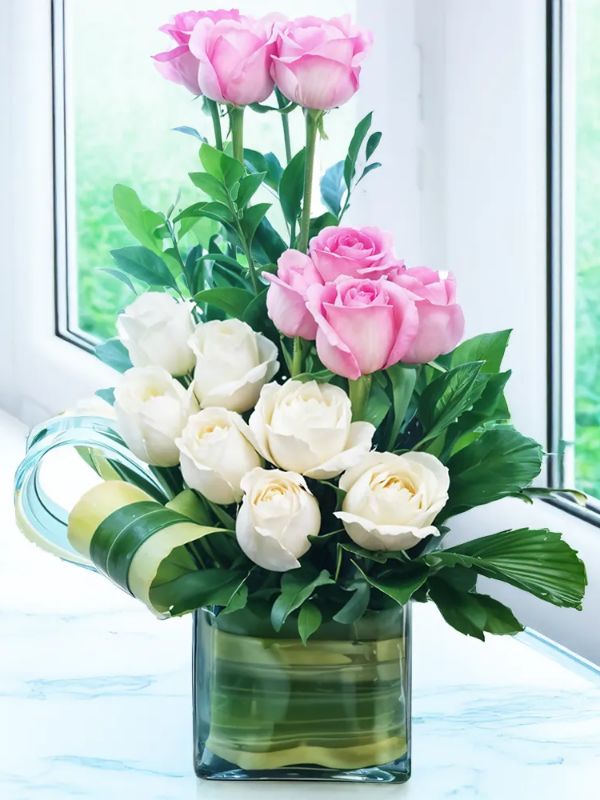 Arapgir Çiçekçi - Vazoda Gül ve Papatyalar